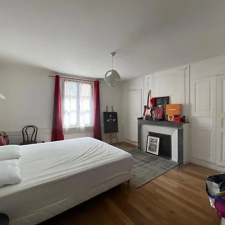 Particulier Au Pied De La Cathedrale Beauvais